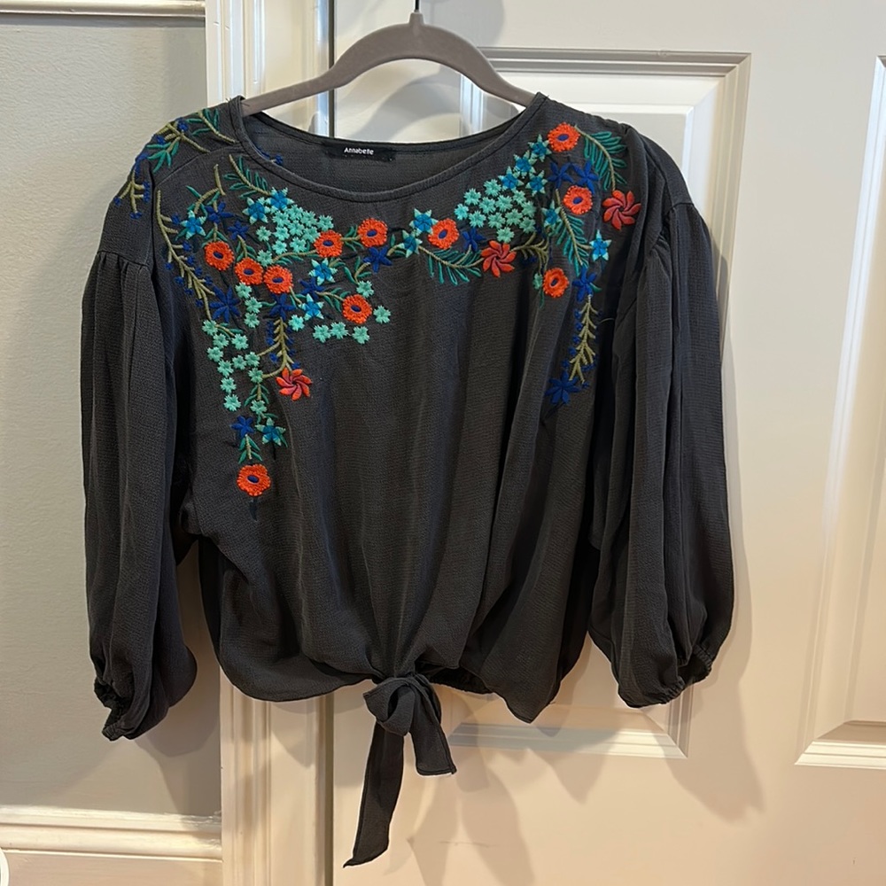 Annabelle blouse with embroidered flowers